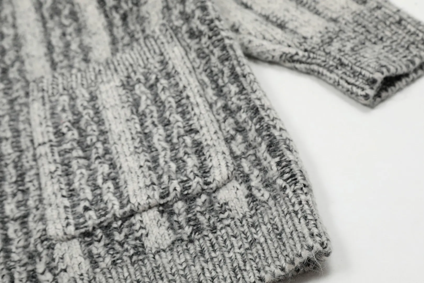 Vivi131 super high weight for men and women" vivienne west wood 24 autumn and winter men's casual old gray black splicing heavy industry high weight cardigan West Queen Vivian heavy industry show limited cardigan knitted sweater wool 2024 autumn latest style Size: S -M- L Color: uniform color